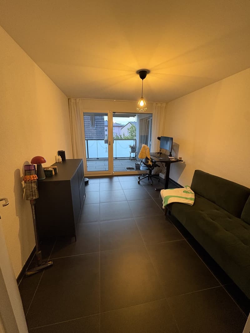 Arbeitszimmer möbliert