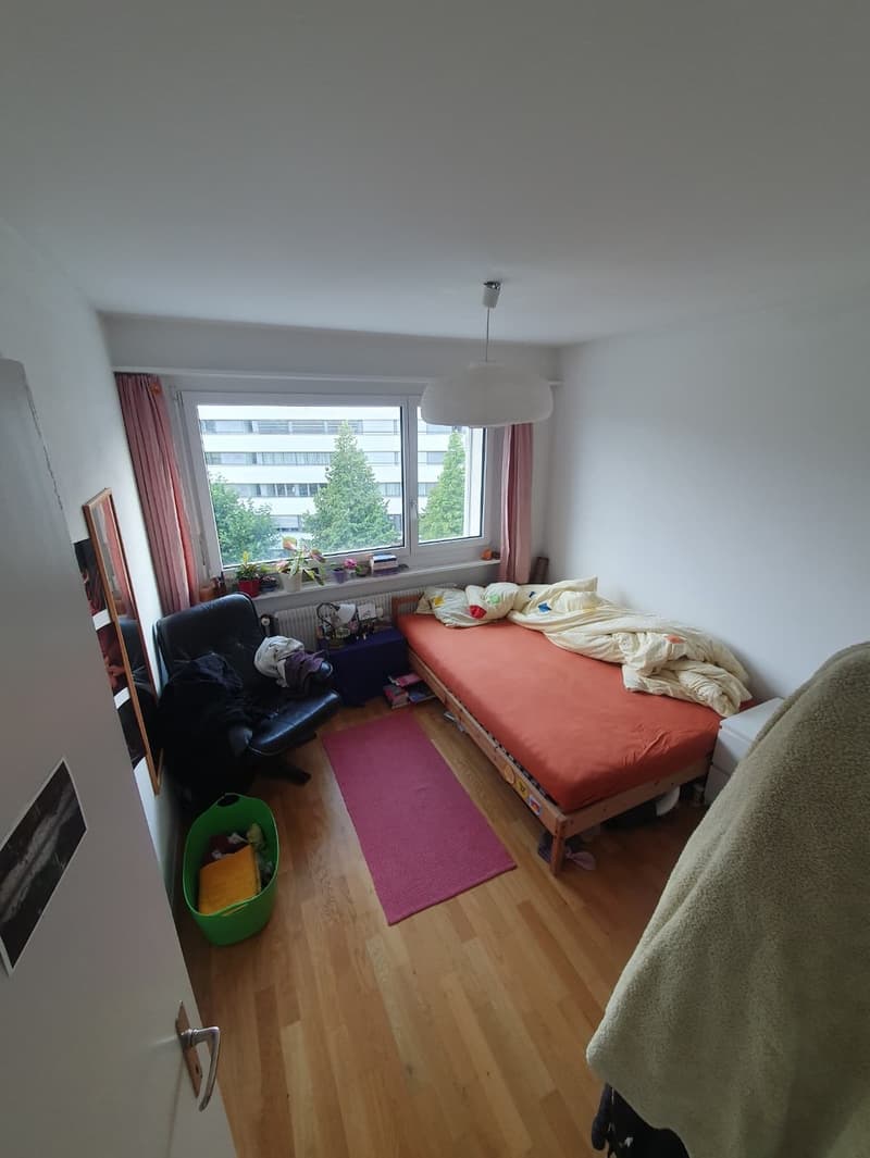 Zentrales, helles Zimmer an ruhiger Lage in Thun (1)