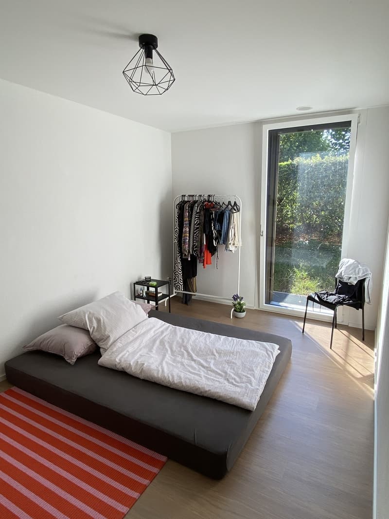 WG-Zimmer in 4,5 Zimmer-Wohnung mit Garten und eigenem Badezimmer (1)