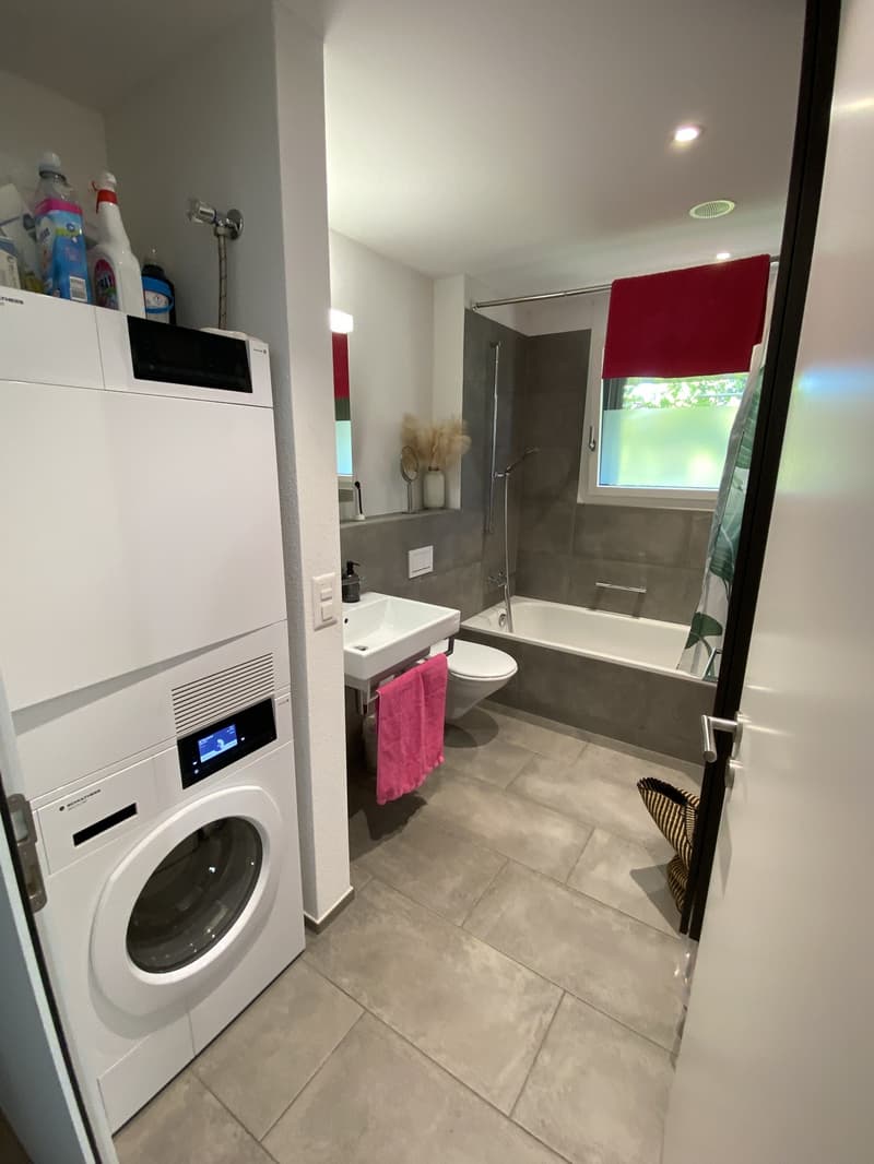 WG-Zimmer in 4,5 Zimmer-Wohnung mit Garten und eigenem Badezimmer (5)