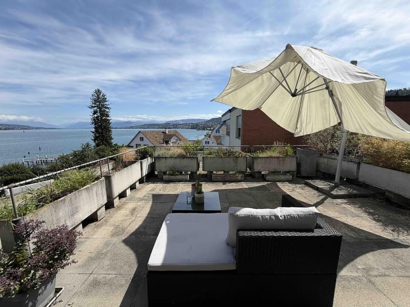 Attikawohnung mit 180 Grad toller See- und Fernsicht in die Berge in Oberrieden - 4.5 Zimmer (3)