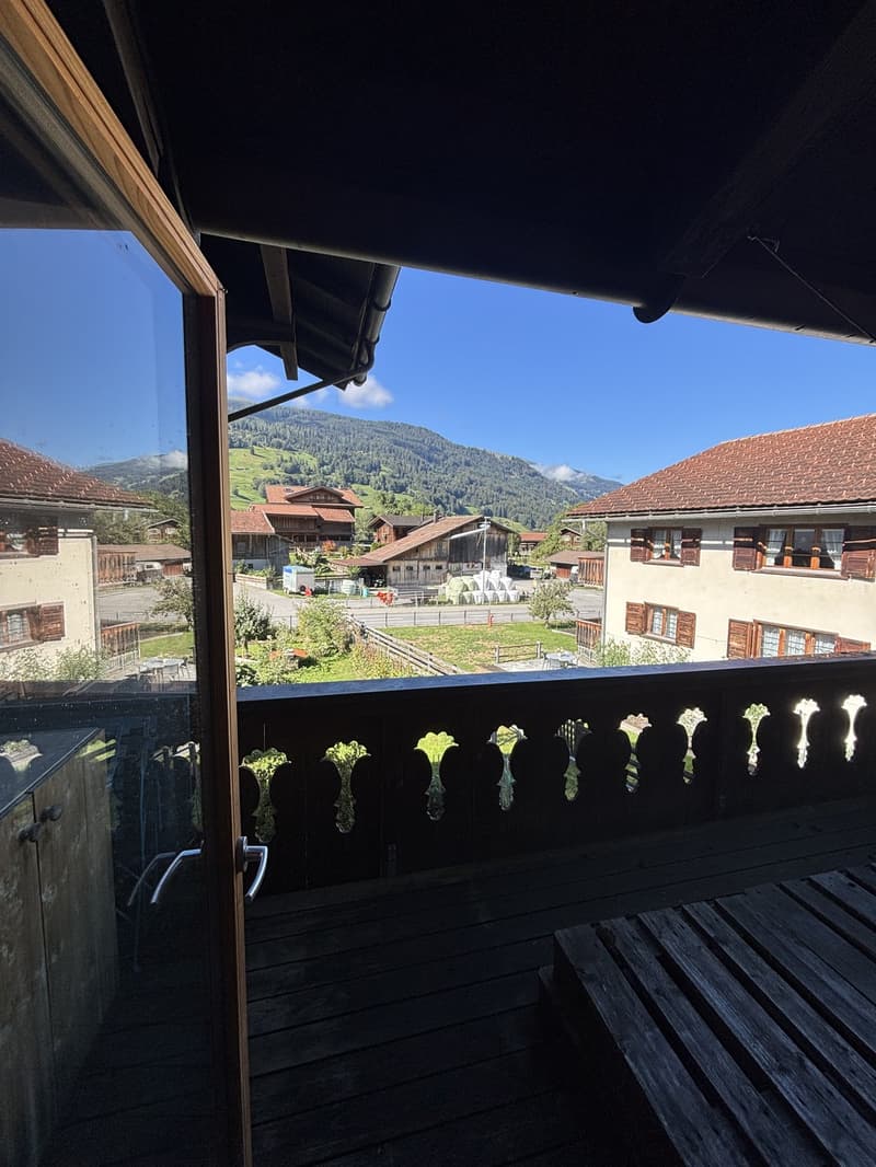 Sonnige 2.5-Zimmer-Wohnung in Saas im Prättigau (2)