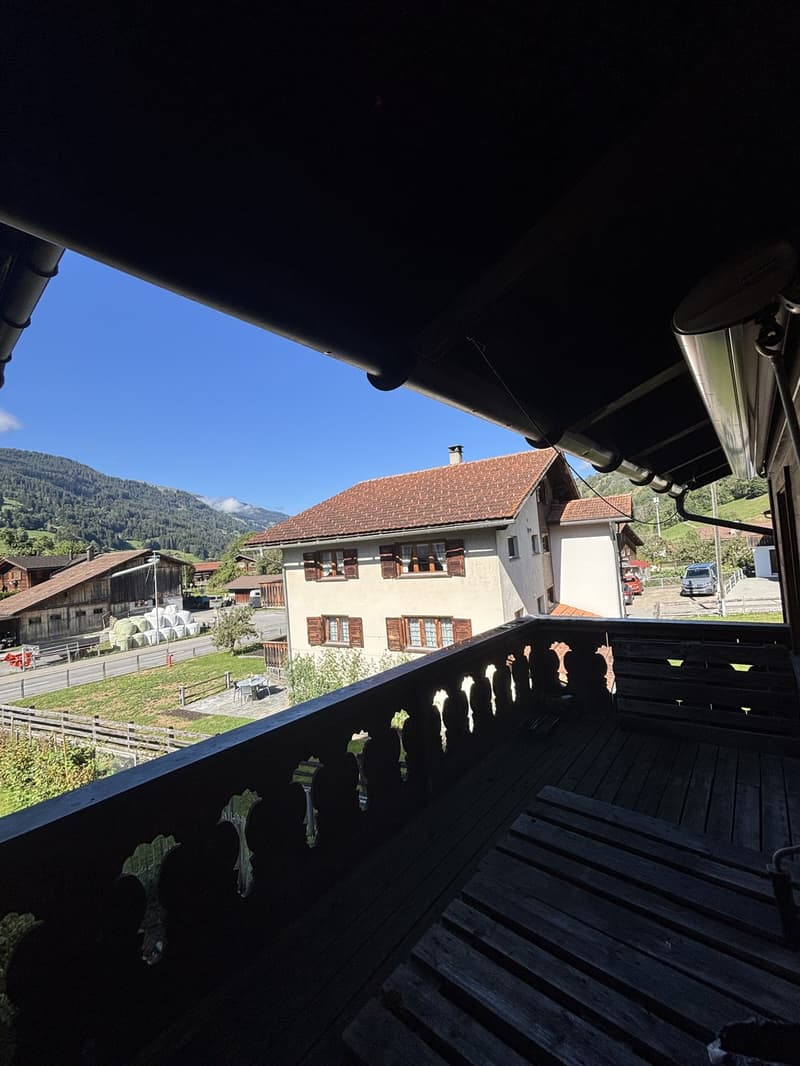 Sonnige 2.5-Zimmer-Wohnung in Saas im Prättigau (3)