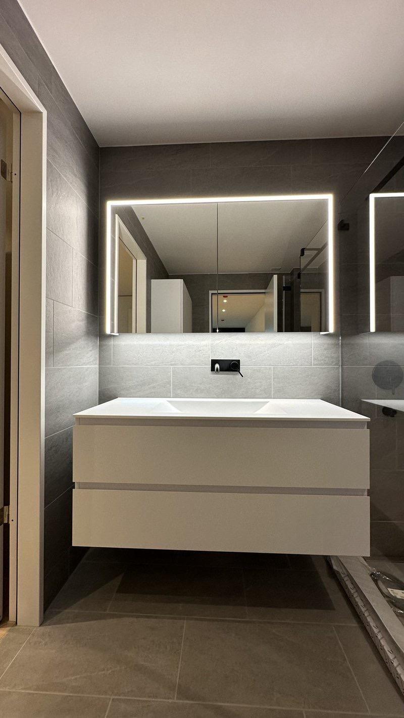Moderne 2.5-Zimmer-Wohnung mit Seesicht in Three Points (5)