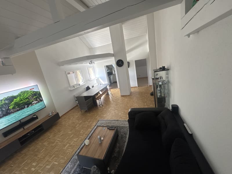 Lichtdurchflutete 4,5-Zimmer-Dachwohnung mit zwei Balkonen und viel Plat (9)