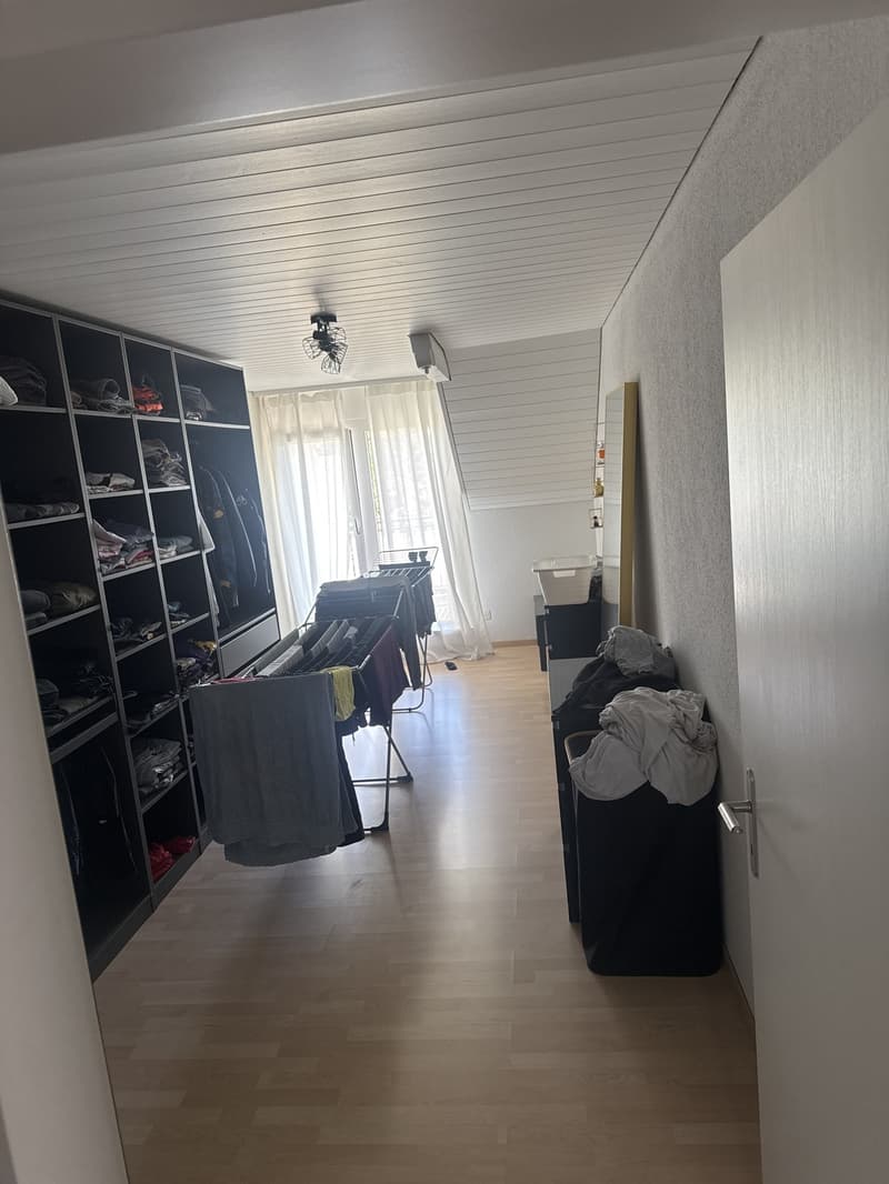 Lichtdurchflutete 4,5-Zimmer-Dachwohnung mit zwei Balkonen und viel Plat (5)