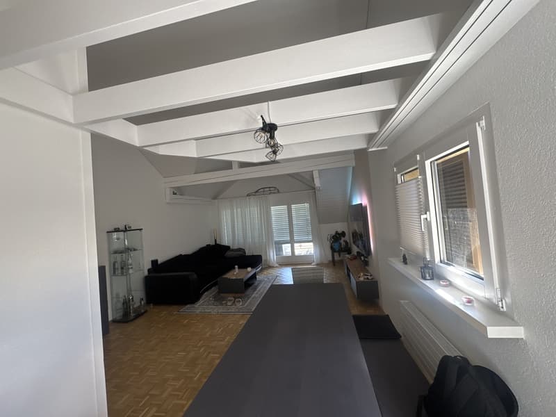 Lichtdurchflutete 4,5-Zimmer-Dachwohnung mit zwei Balkonen und viel Plat (8)