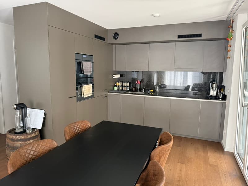 Moderne 3.5-Zi-Wohnung mit 2 Bädern, Reduit und Top-Lage (2)