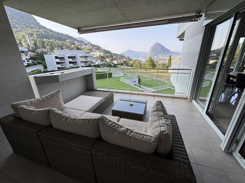 Helle, sonnige 2½-Zimmer-Wohnung mit traumhaftem Seeblick (2)