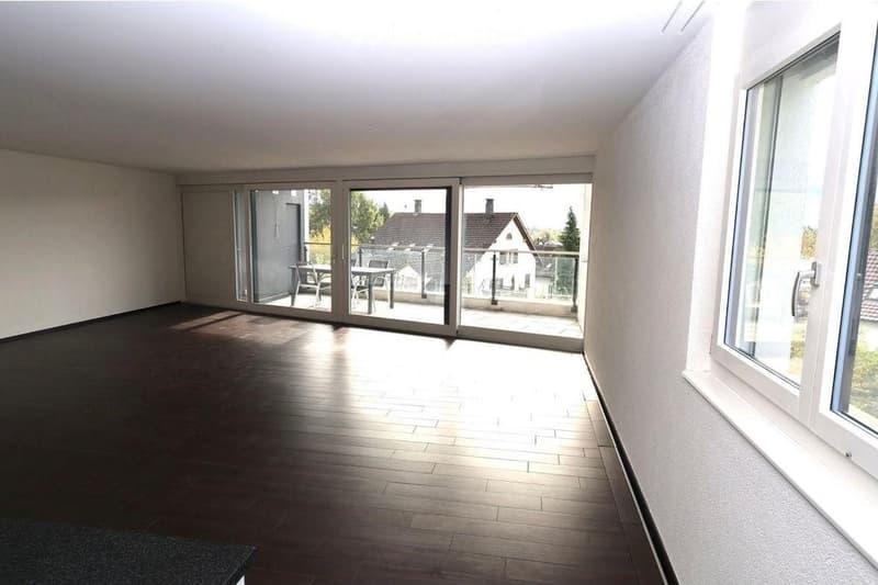 Helle 4,5-Zimmer-Wohnung nach Eigentumsstandard mit Sicht auf Berge, Zürichsee & Schloss Rapperswil-Jona (6)