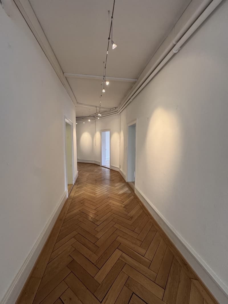 Helles Altbauzimmer mit Balkon (7)