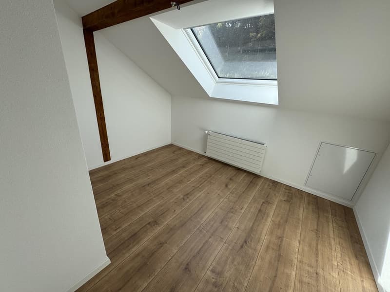 Helle 3.5-Zimmer-Dachwohnung mit Terrasse & Blick ins Grüne (7)