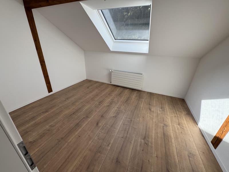 Helle 3.5-Zimmer-Dachwohnung mit Terrasse & Blick ins Grüne (4)