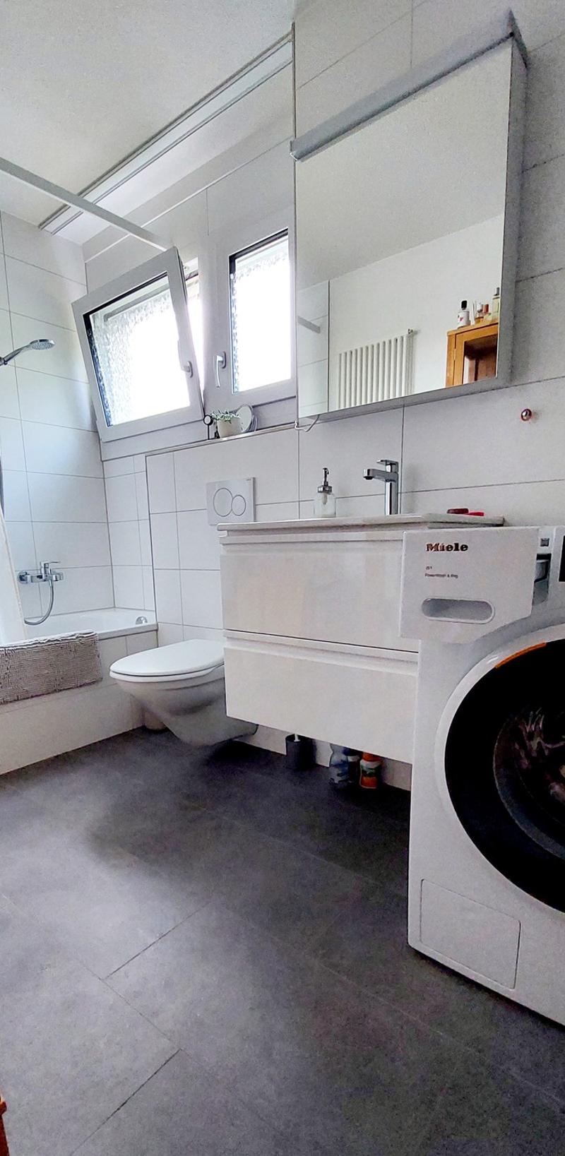 Grosszügige, helle Wohnung (5)
