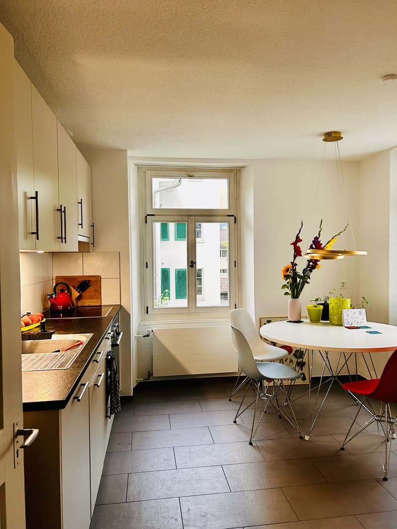 Charmante 4.5-Zimmer-Altbauwohnung mit viel Charakter und wunderschönem Raumgefühl (3)