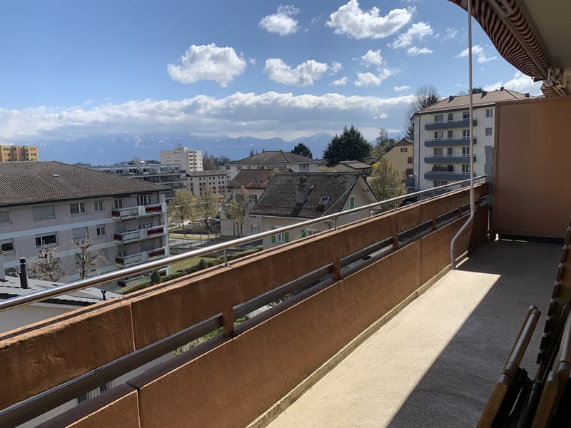Beautiful well-lit flat close to UNIL and EPFL from Nov 15 -- search for female/couple roommate (up to 1 year sublet of single room) (7)
