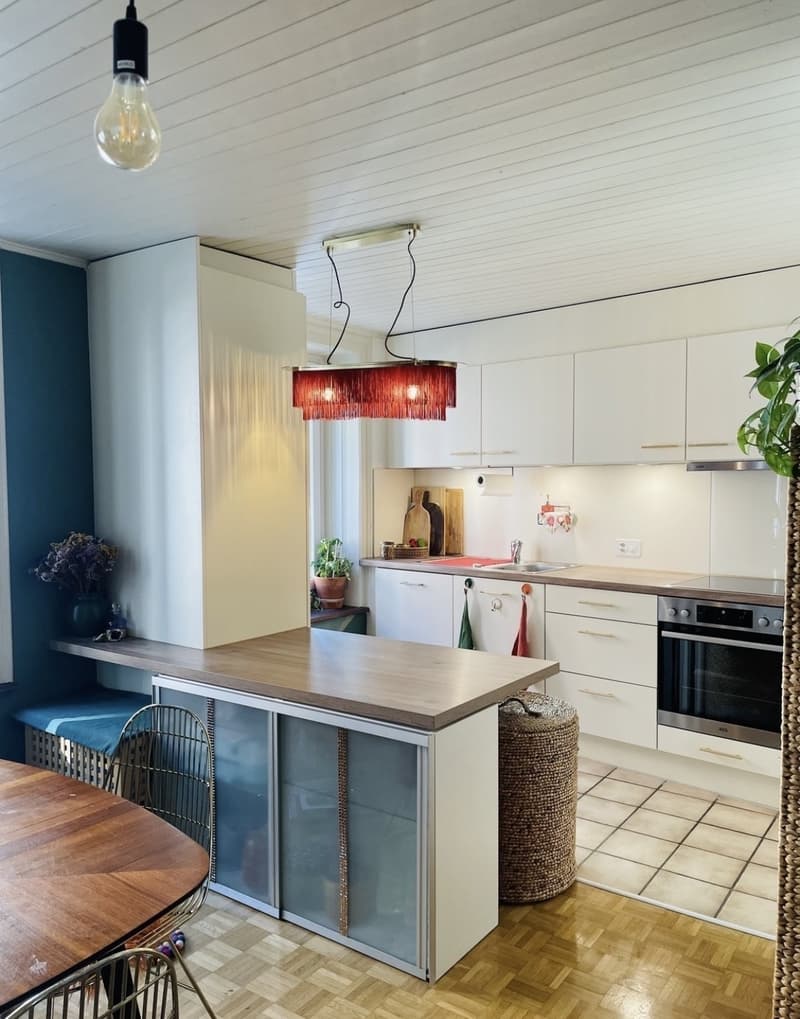 Temporary 3/4/6 Months (Nov-Apr) Furnished Room  Super Central, 2 Min from Main Train Station (4)