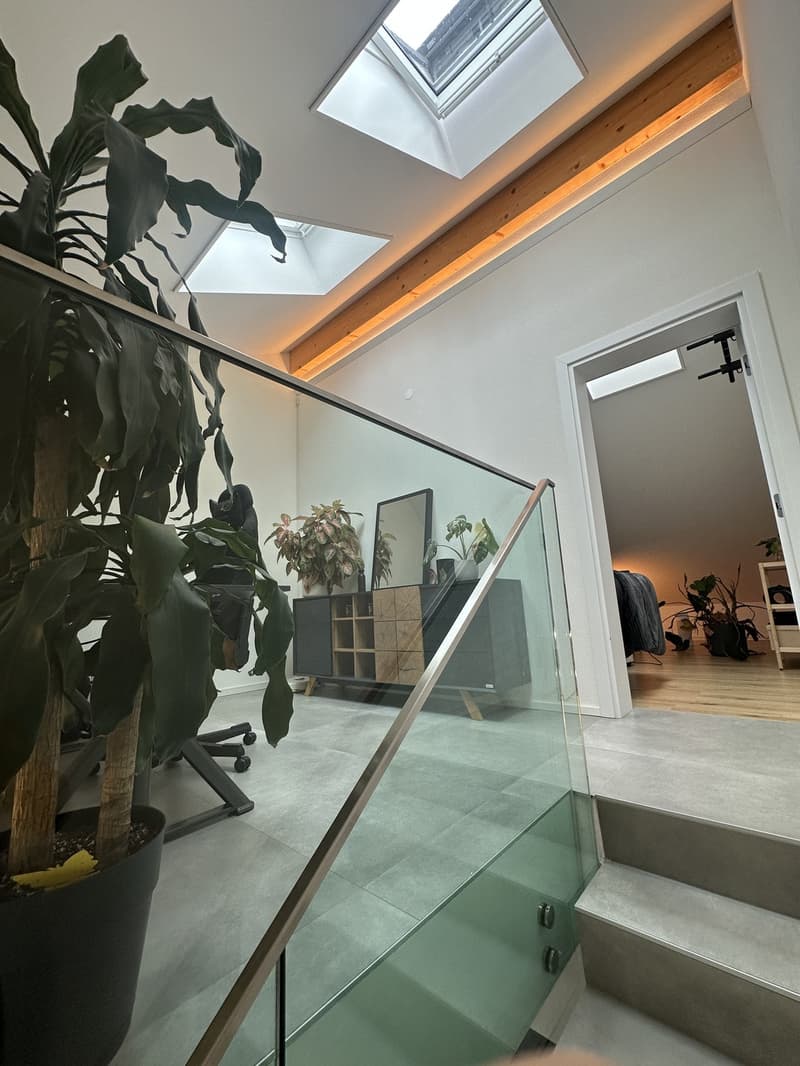 Moderne 2.5 Zimmer Dachwohnung mit Galerie (4)