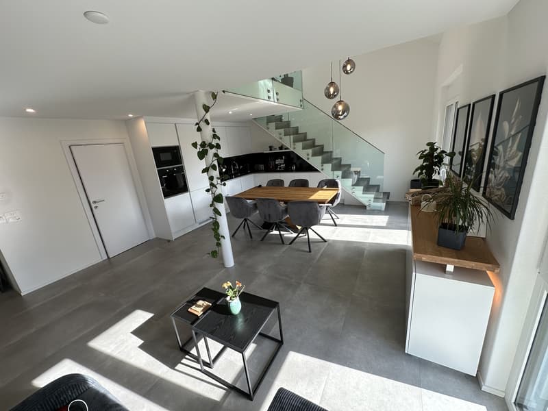 Moderne 2.5 Zimmer Dachwohnung mit Galerie (3)