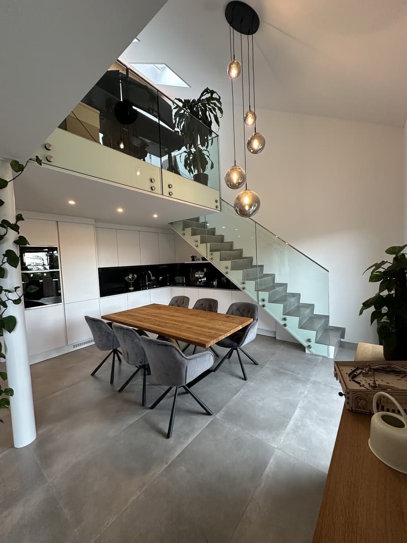 Moderne 2.5 Zimmer Dachwohnung mit Galerie (1)