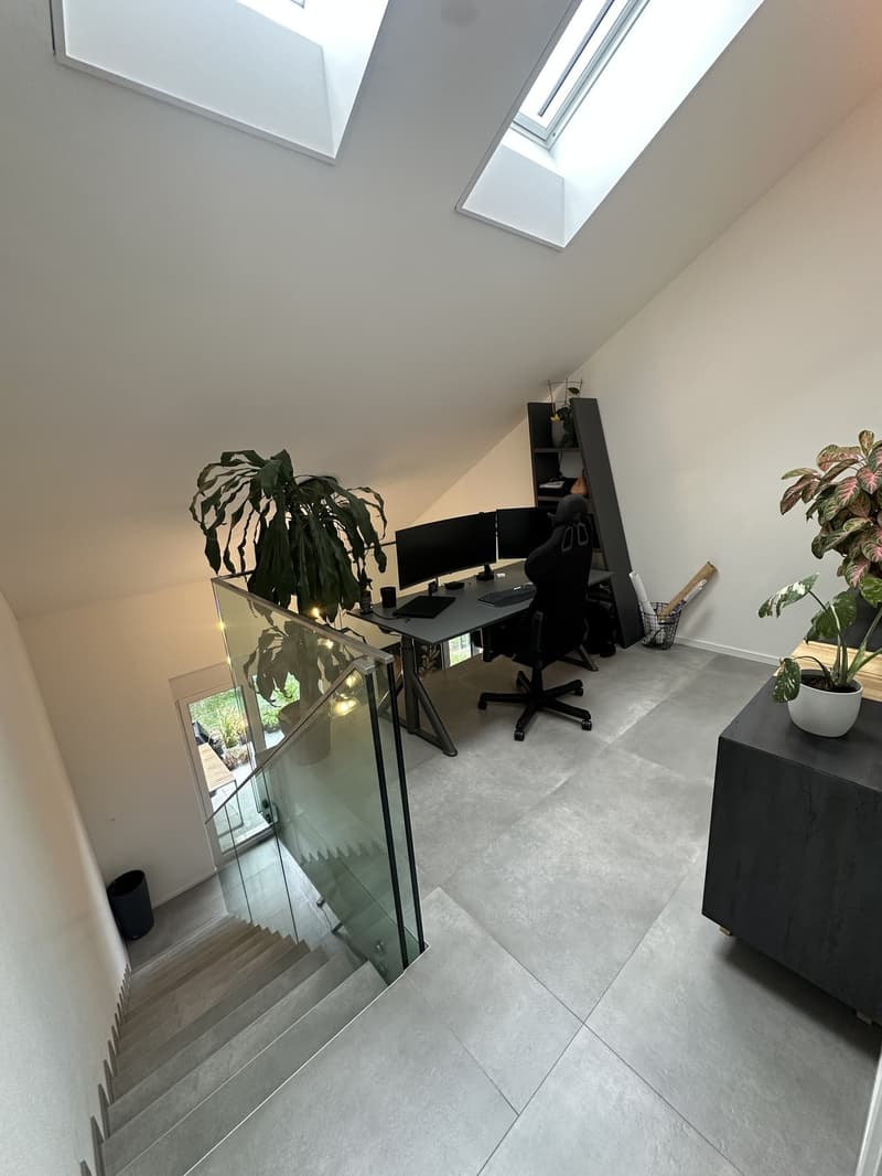 Moderne 2.5 Zimmer Dachwohnung mit Galerie (5)