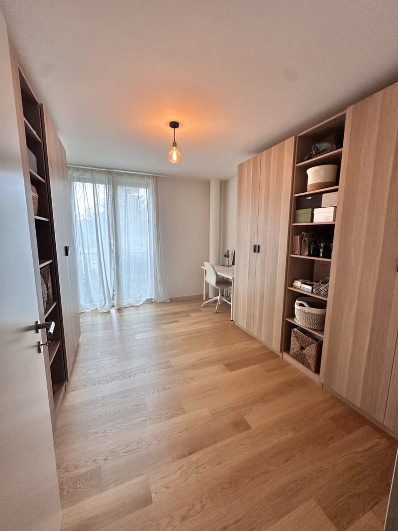 Modern and new 4.5-room apartment in the village center of Niederhasli (4)