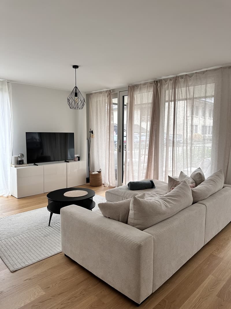 Modern and new 4.5-room apartment in the village center of Niederhasli (9)