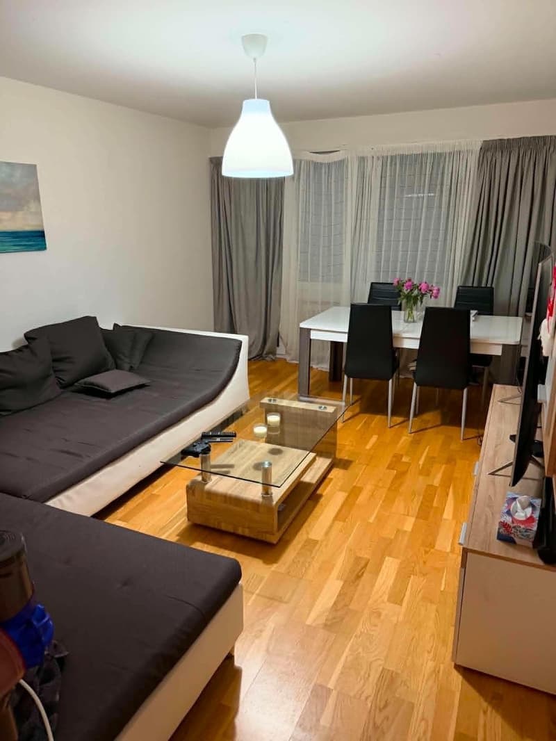 3-Zimmer-Wohnung in St. Gallen Nachmieter gesucht 3.5-Zimmer-Wohnung in St. Gallen Wir suchen ab sofort einen Nachmieter für unsere gemütliche 3.5-Zimmer-Wohnung im Erdgeschoss in St. Gallen. 3.5 Zimmer St. Gallen Erdgeschoss Balkon Waschmaschine im (3)