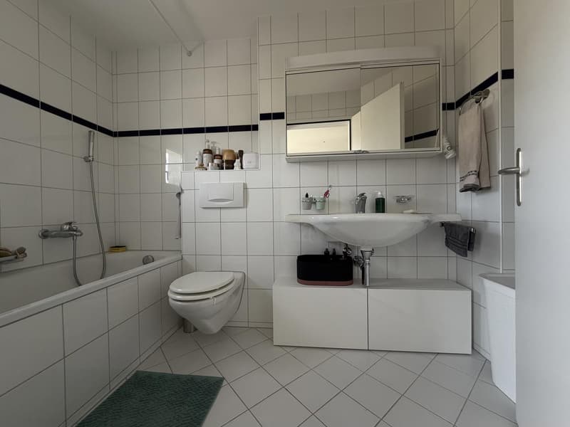 Grosszügige renovierte 4,5-Zimmer-Wohnung (110 m²) mit zwei Balkonen in Teufen (6)