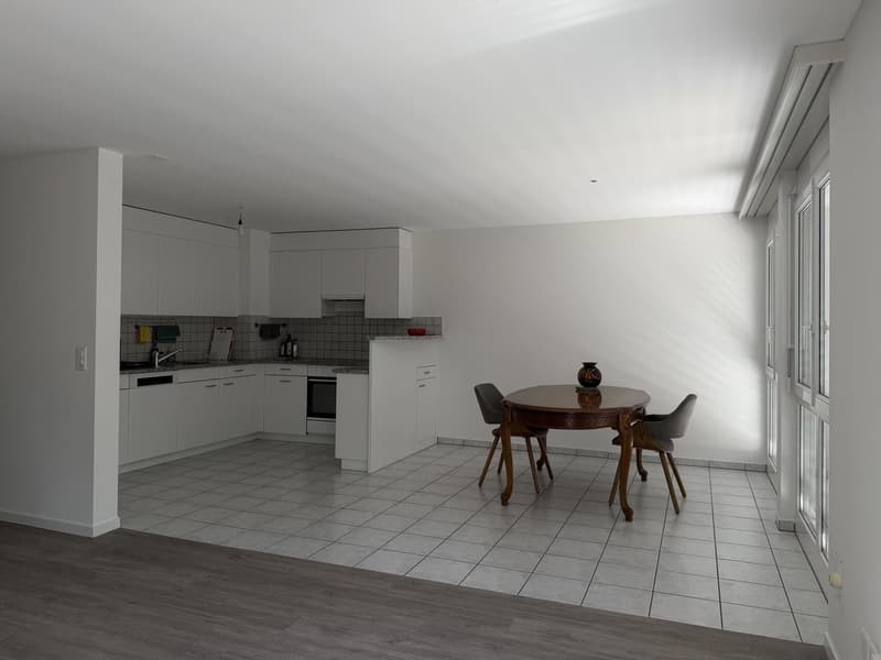 Grosszügige renovierte 4,5-Zimmer-Wohnung (110 m²) mit zwei Balkonen in Teufen (10)