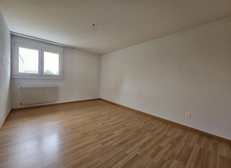 Helle 3.5 Zimmerwohnung an guter Lage (2)