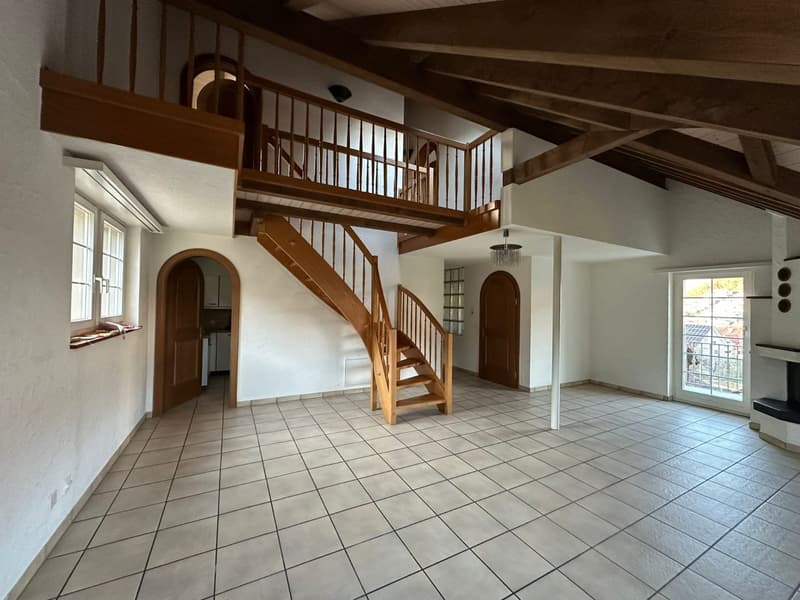 Traumhafte, grosszügige 6.5-Zimmer-Maisonette-Wohnung in Zeiningen mit Cheminée & Galerie (1)