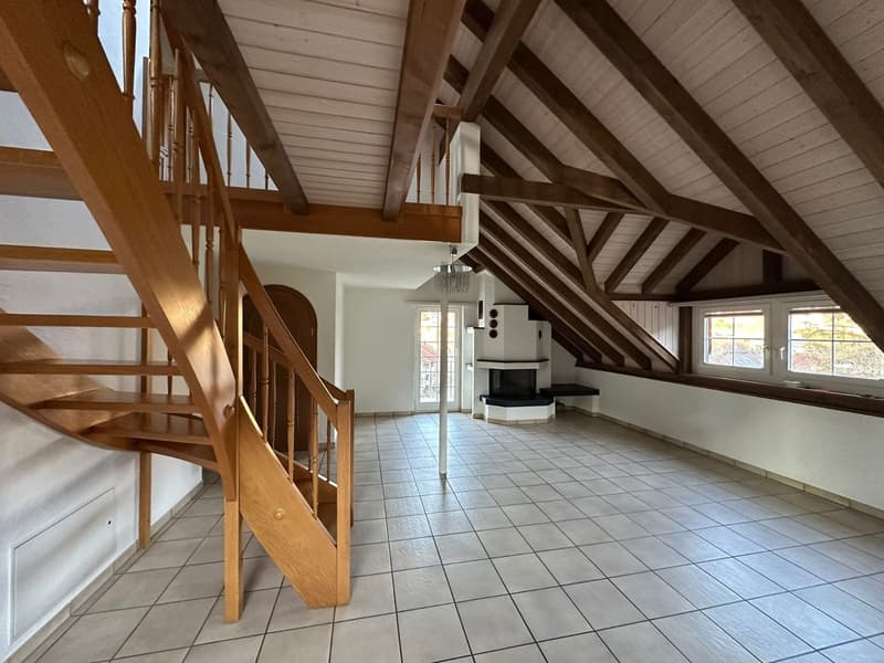 Traumhafte, grosszügige 6.5-Zimmer-Maisonette-Wohnung in Zeiningen mit Cheminée & Galerie (2)