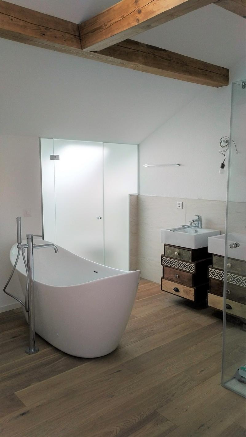 "Einzigartige Dachwohnung in stilvoll umgebauter Villa modern, grosszügig und mit viel Charme" (4)