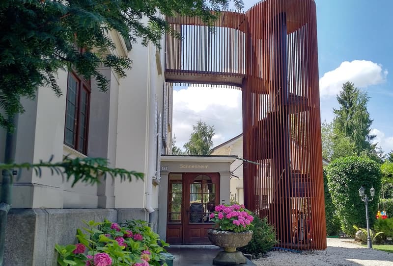 "Einzigartige Dachwohnung in stilvoll umgebauter Villa modern, grosszügig und mit viel Charme" (8)