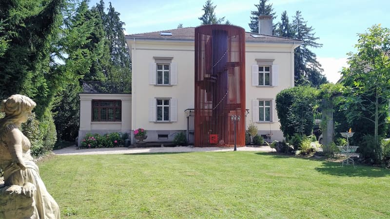 "Einzigartige Dachwohnung in stilvoll umgebauter Villa modern, grosszügig und mit viel Charme" (2)
