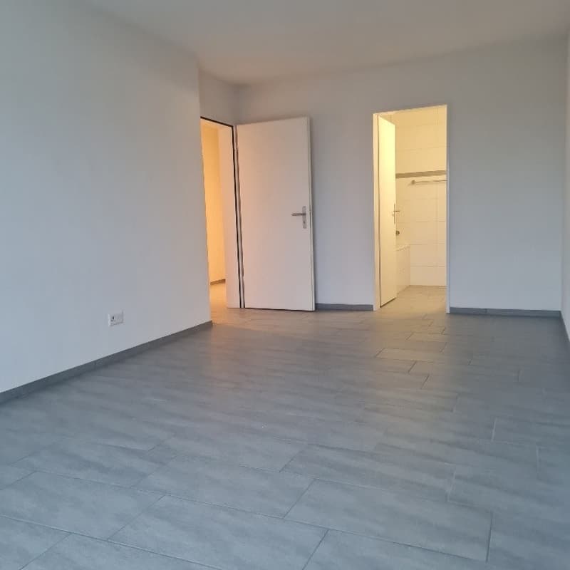 Helle 3,5-Zimmer-Wohnung mit Balkon in Adliswil verfügbar ab 1. November 2026 (2)