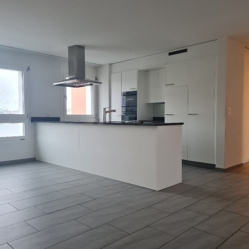 Helle 3,5-Zimmer-Wohnung mit Balkon in Adliswil verfügbar ab 1. November 2026 (1)