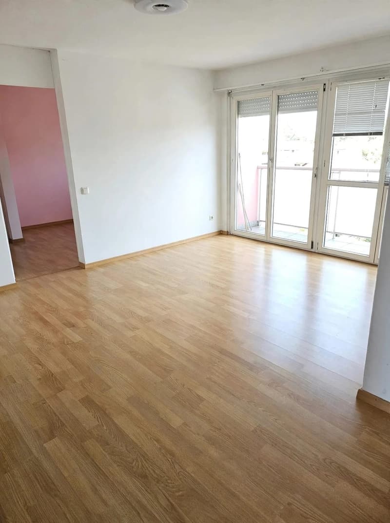 Schönne Wohnung 4 1/2 Zimmer Sucht Neuen Mieter (6)