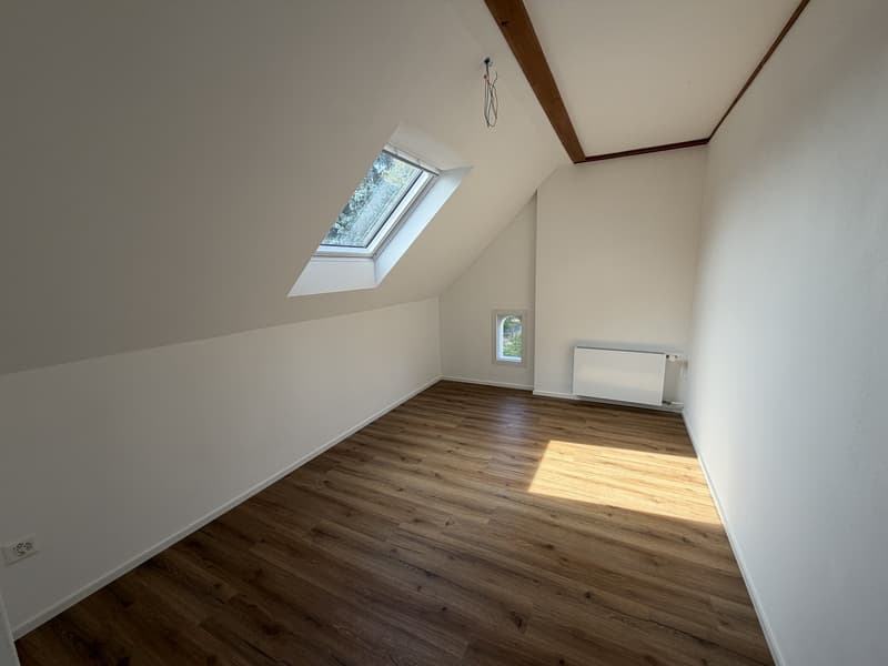 Gemütliche 3.5-Zimmer Dachwohnung mit 2 Balkonen & Reduit in 5033 Buchs AG (3)