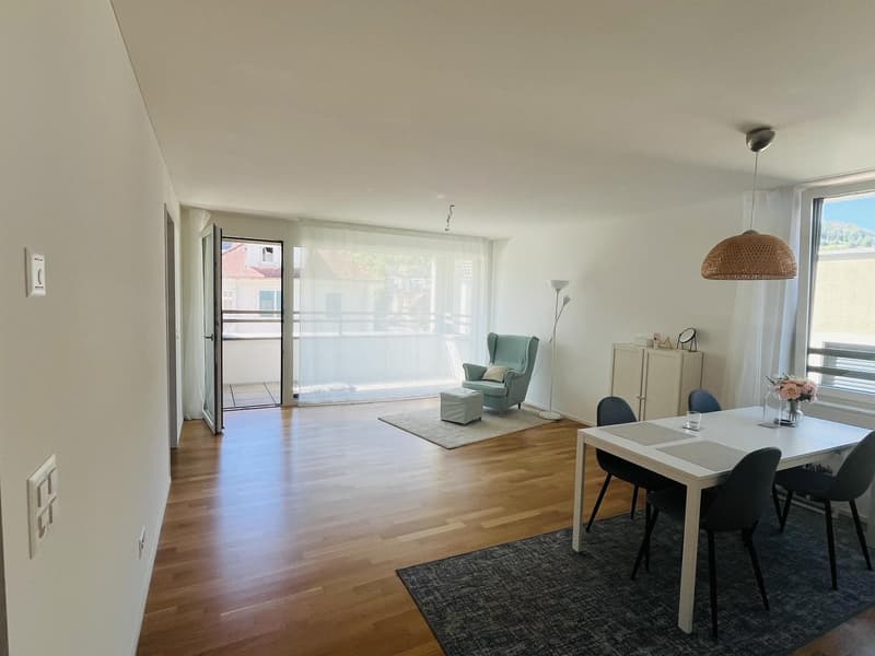 Moderne 2.5-Zimmer-Wohnung mit Balkon & eigenem Waschturm (4)
