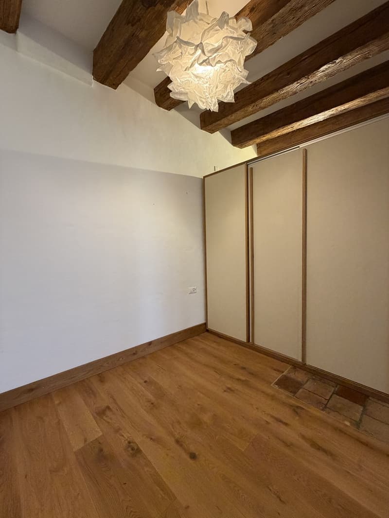 60 m² Altbau-Studio mit 4 m hohen Decken im Zürcher Niederdorf (6)
