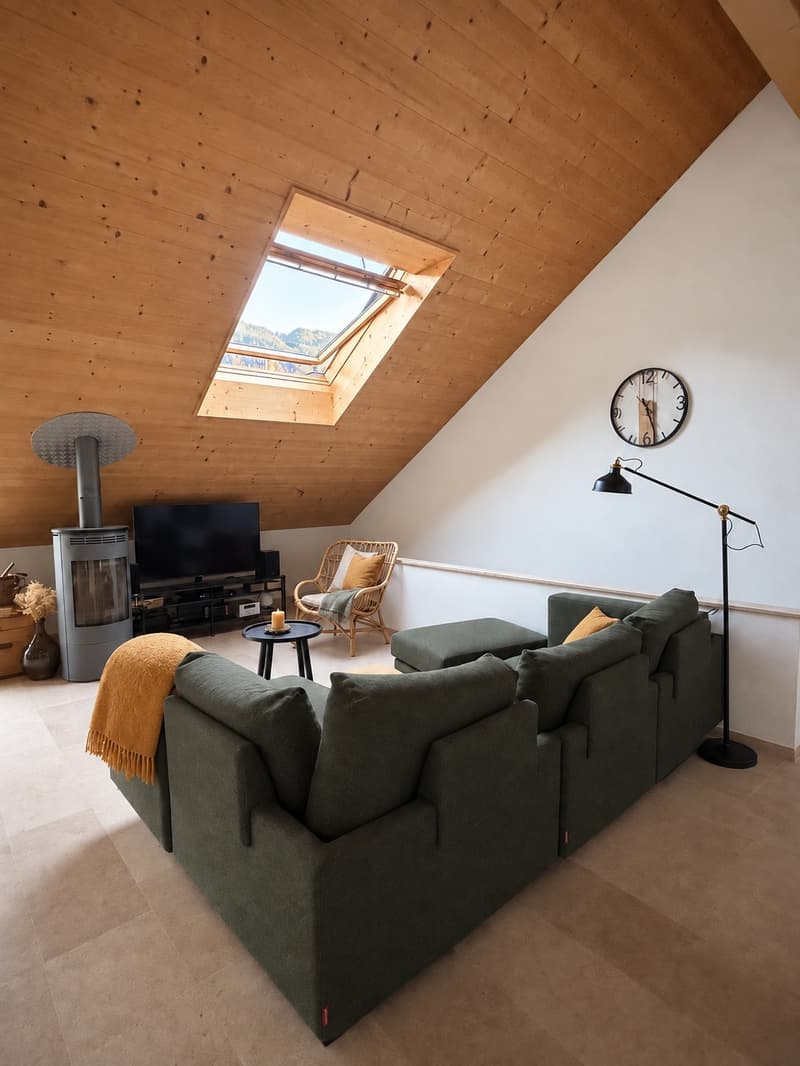 3.5-Zimmer-Dachwohnung mit Sonnenbalkon im ruhigen Felsberg bei Chur (2)
