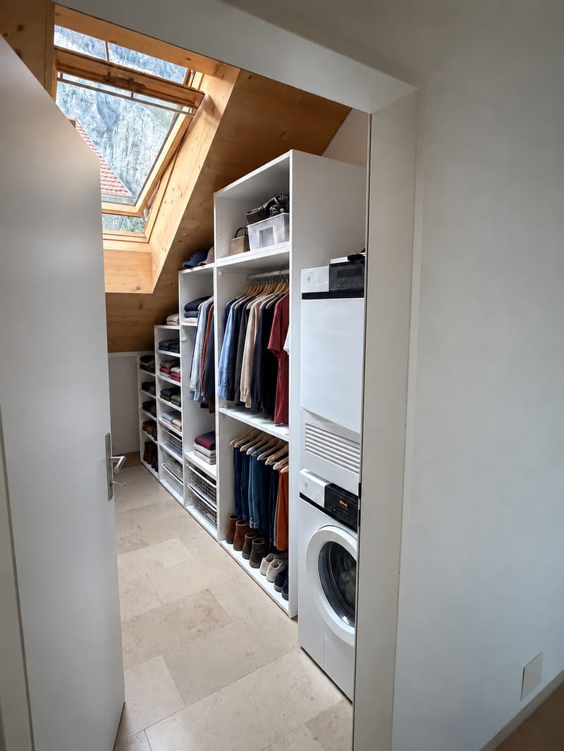 3.5-Zimmer-Dachwohnung mit Sonnenbalkon im ruhigen Felsberg bei Chur (9)