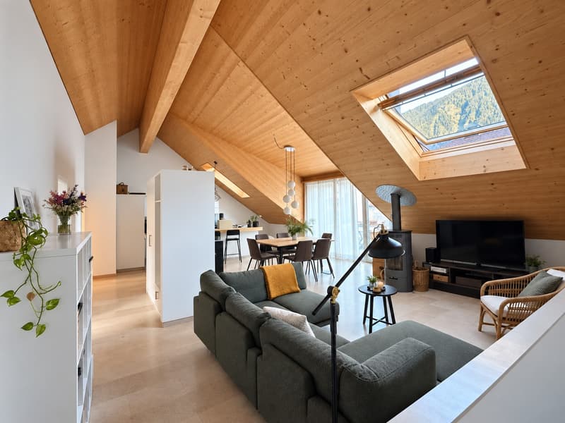 3.5-Zimmer-Dachwohnung mit Sonnenbalkon im ruhigen Felsberg bei Chur (1)