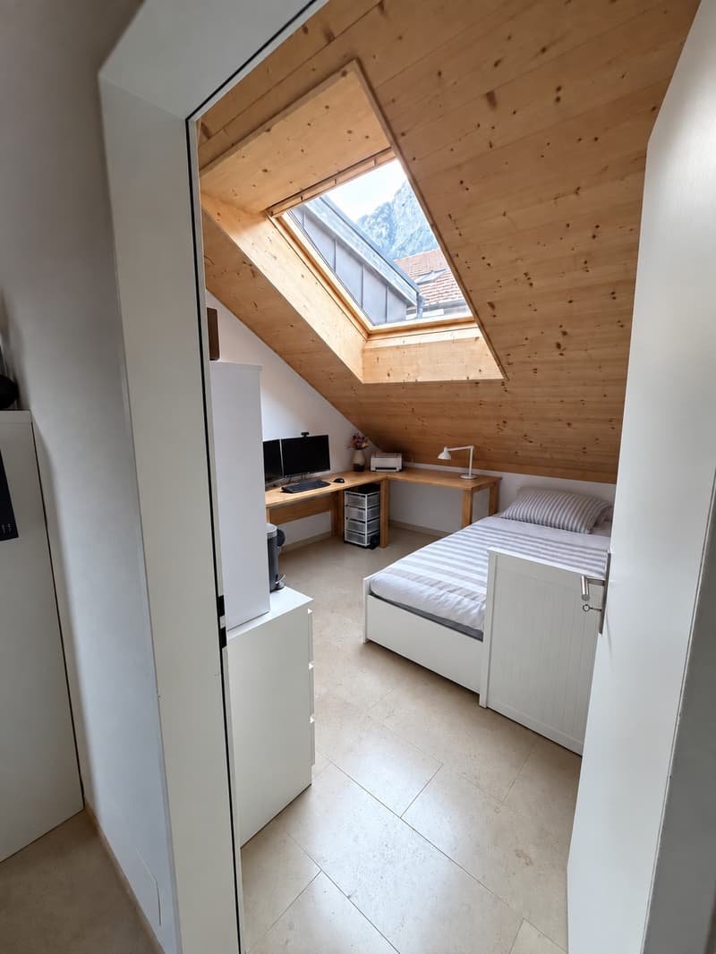 3.5-Zimmer-Dachwohnung mit Sonnenbalkon im ruhigen Felsberg bei Chur (10)