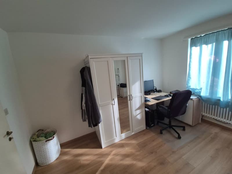 Helle 2.5-Zimmer-Wohnung mit Balkon in Adliswil  möbliert (11)