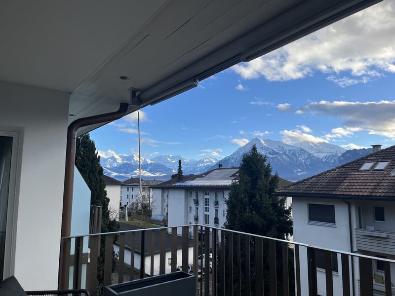 Möblierte 2.5-Zimmer-Wohnung mit Balkon & Bergblick 5 Min. vom See (5)
