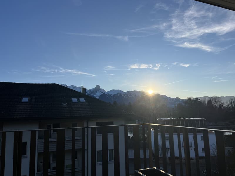 Möblierte 2.5-Zimmer-Wohnung mit Balkon & Bergblick 5 Min. vom See (6)
