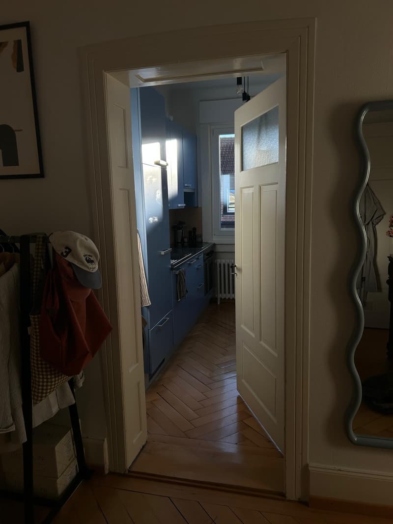 Schöne, Altbauwohnung mit grossem Balkon direkt am Kreuzplatz zur Untermiete (4)